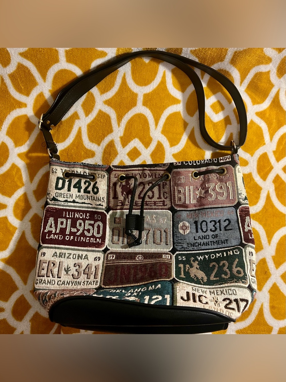Vintage License Plate Print Shoulder Bag in Multi-Color
